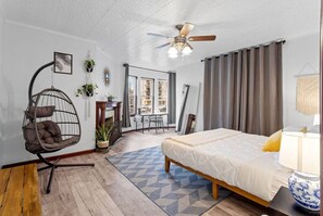 5 bedrooms, desk, iron/ironing board, WiFi