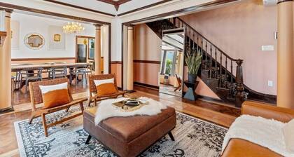 6BD/3.5BA Victorian House by Hard Rock + Boardwalk