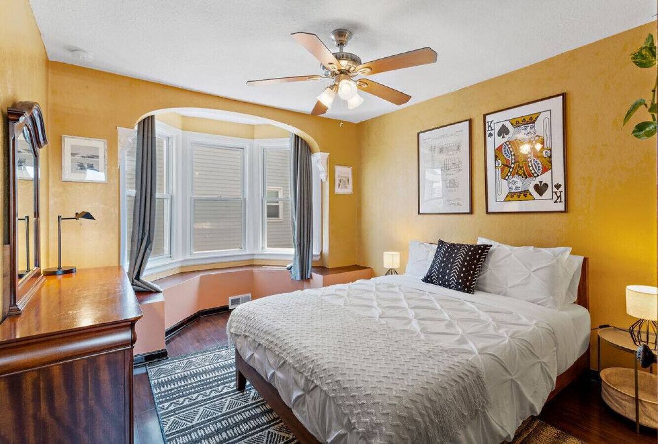 6 bedrooms, desk, iron/ironing board, WiFi