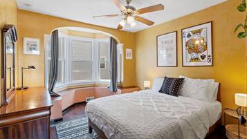 6 bedrooms, desk, iron/ironing board, WiFi