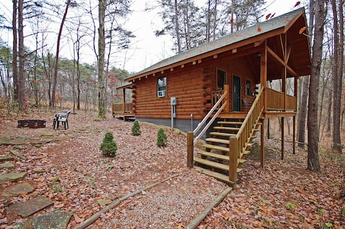 Whispering Pines - Cozy, Log Cabin - Hocking Hills