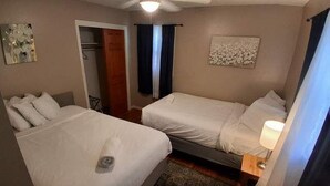 4 bedrooms, iron/ironing board, WiFi, bed sheets - Near Midtown, Highways, Downtown! Bel-Air Bungalow (Mobile)