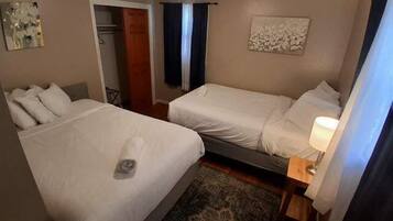 4 bedrooms, iron/ironing board, WiFi, bed sheets