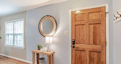 Near Midtown, Highways, Downtown! Bel-Air Bungalow