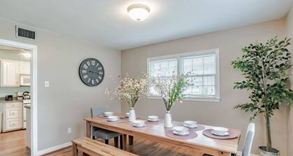 Near Midtown, Highways, Downtown! Bel-Air Bungalow
