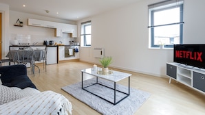 Appartement, salle de bains attenante | Bar lounge