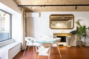 Dining - Wonderful apartment behind the Pantheon (Rome)