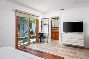 2 bedrooms, desk, iron/ironing board, travel cot - Leucadia "Moonlight" Bungalow ~ walk everywhere with beach gear! (Encinitas)