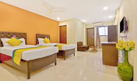 Standard Double Room | Iron/ironing board, bed sheets