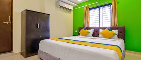 Standard Double Room | Iron/ironing board, bed sheets