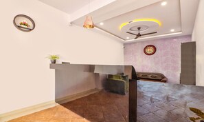 Reception - Itsy Hotels Carnival Inn (Nagpur)