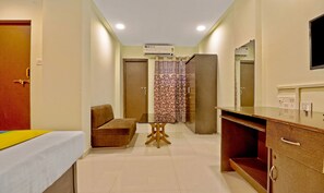 Standard Double Room | Iron/ironing board, bed sheets - Itsy Hotels Carnival Inn (Nagpur)