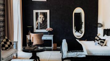 Roupas de cama antialérgicas, frigobar, cofres nos quartos