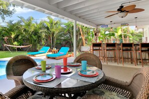 屋外ダイニングエリア