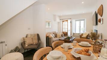 Cottage | Interior