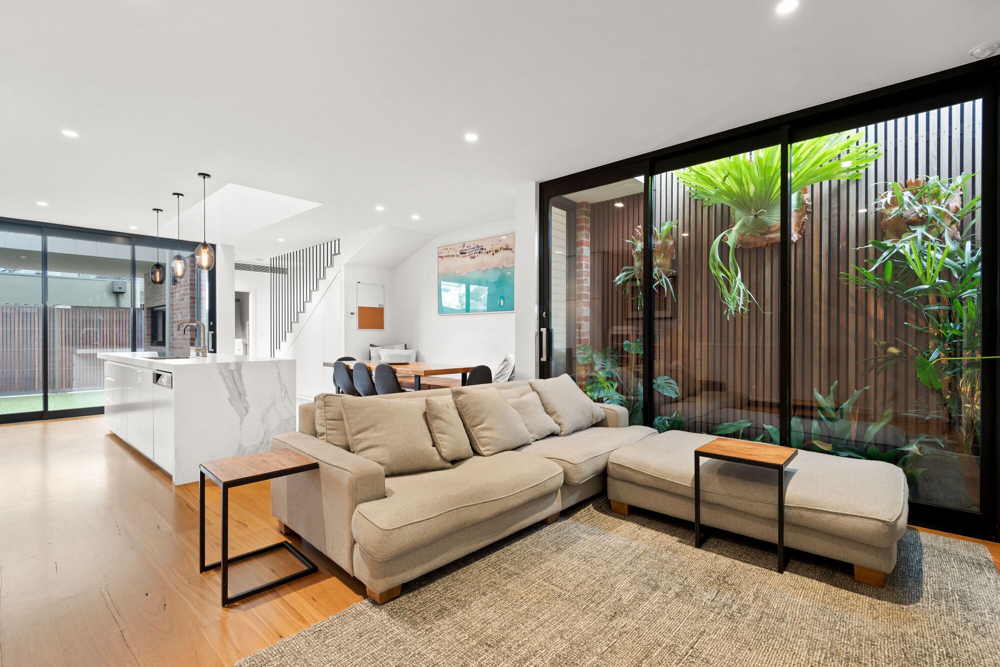 Elegant 4-Bed House with Stunning Rooftop Terrace