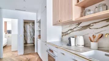 Refrigerador, microondas, horno, placa de cocina