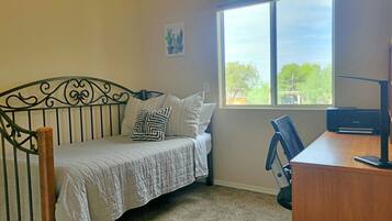 2 chambres, bureau, fer et planche à repasser, Wi-Fi gratuit