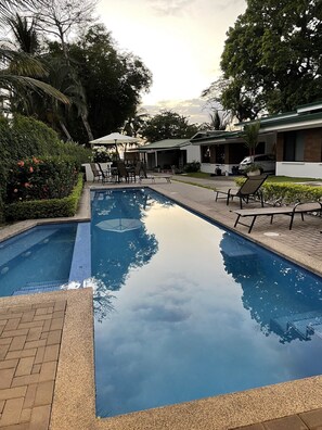 Piscine extérieure, piscine chauffée