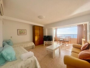 TV - SEAFRONT HOLIDAY MIRAMAR R090 (Benidorm)