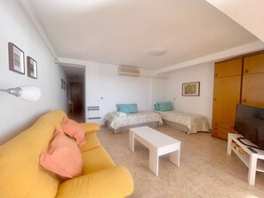TV - SEAFRONT HOLIDAY MIRAMAR R090 (Benidorm)