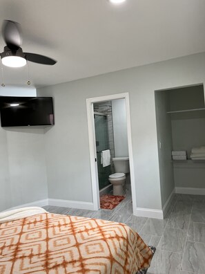 1 chambre, bureau, fer et planche à repasser, Wi-Fi gratuit