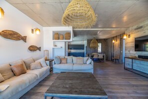 Smart-TV, bordtennis og stereoanlegg