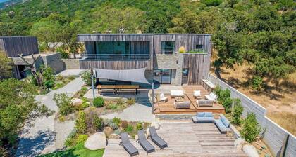 Superb Villa with pool, sea & maquis views. Terrace 400m from the beach!