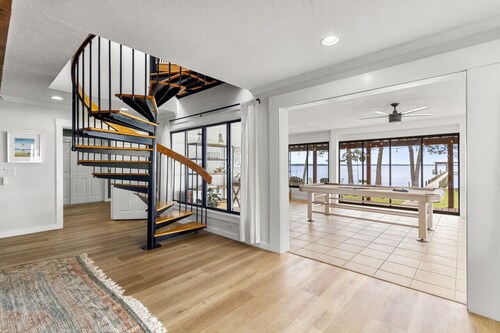 Waterfront Sunsets on Perdido Bay, Hot Tub, 4 Bedrm, 3 bath, Parking Onsite