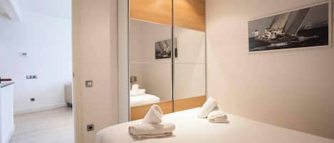 3 bedrooms, iron/ironing board, Internet, bed sheets