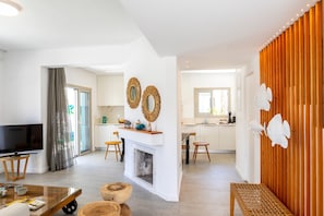 Televisie en een open haard