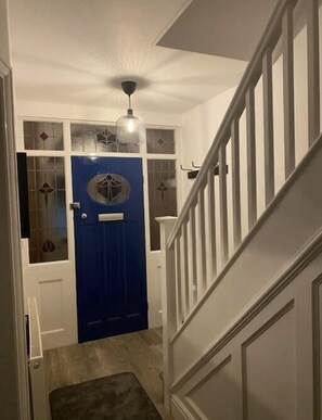 Interior - Modern Refurb *Free Parking*Racecourse* A1 & M18. (South Yorkshire)