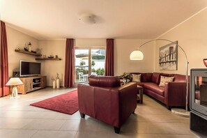 TV, fireplace, DVD player, stereo