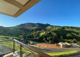 Ropa de cama hipoalergénica y minibar 