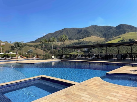 50-inch Smart TV with cable channels, TV, fireplace. Capitanias Hotel