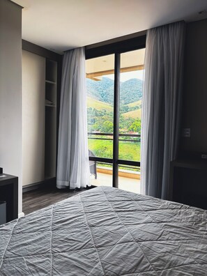 Deluxe Quadruple Room | Hypo-allergenic bedding, minibar, in-room safe, desk