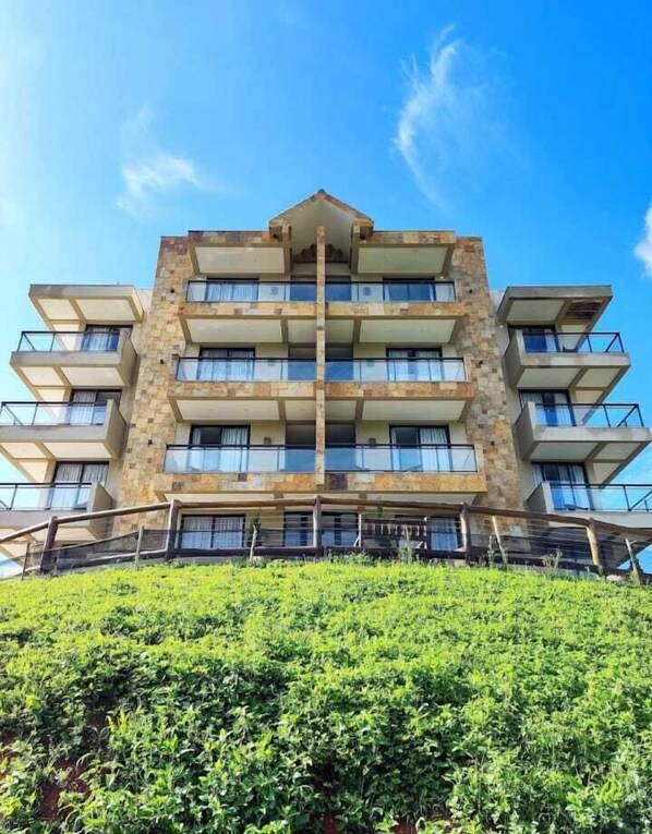 Front of property - Capitanias Hotel (Águas de Lindóia)