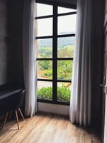 Ropa de cama hipoalergénica y minibar 