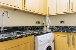 Interior - Central 3BD Home Short walk to Edinburgh Old Town (Edinburgh)