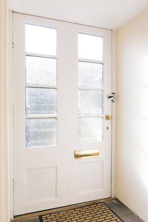 Interior - Central 3BD Home, Short walk to Edinburgh Old Town (Edinburgh)