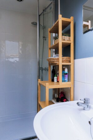 Baignoire, sĂšche-cheveux