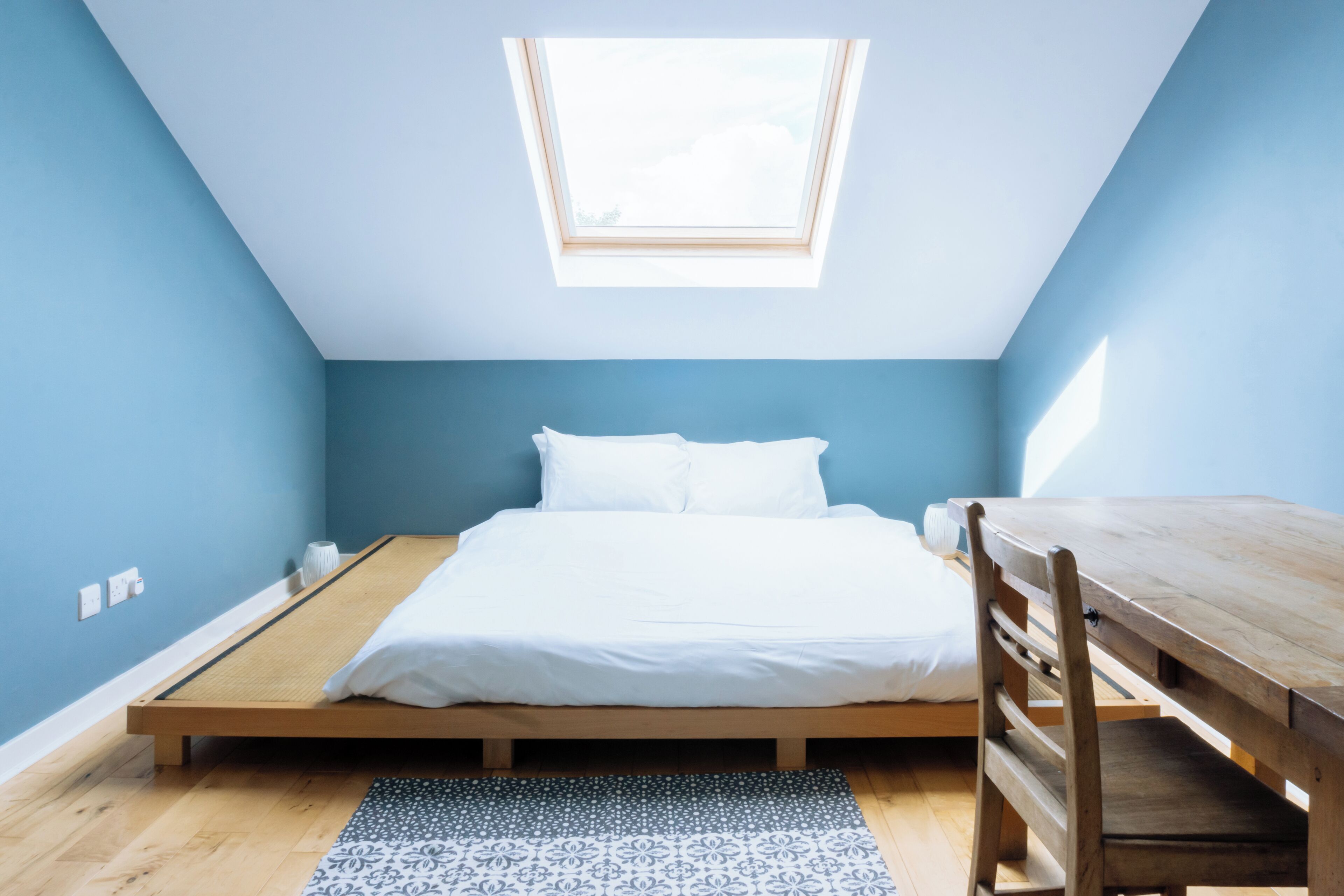 3 bedrooms, iron/ironing board, internet, bed sheets