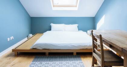 Stylish, pet friendly 3bd flat near Hollyrood Park