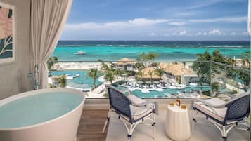 Quarto, 1 cama King, sacada, de frente para a praia (Travertine, Club Level) | Vista do quarto