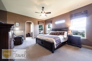 4 habitaciones, escritorio y tabla de planchar con plancha 