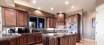 *Family friendly *Spacious *Fireplace