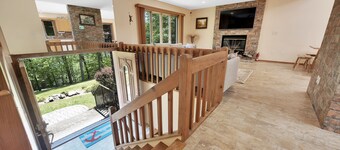 Beautiful Lakefront House with Private Dock, Secluded, Air Hockey