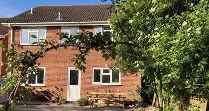 Quiet residential area - 10 miles from city of Bath. Train links to London.