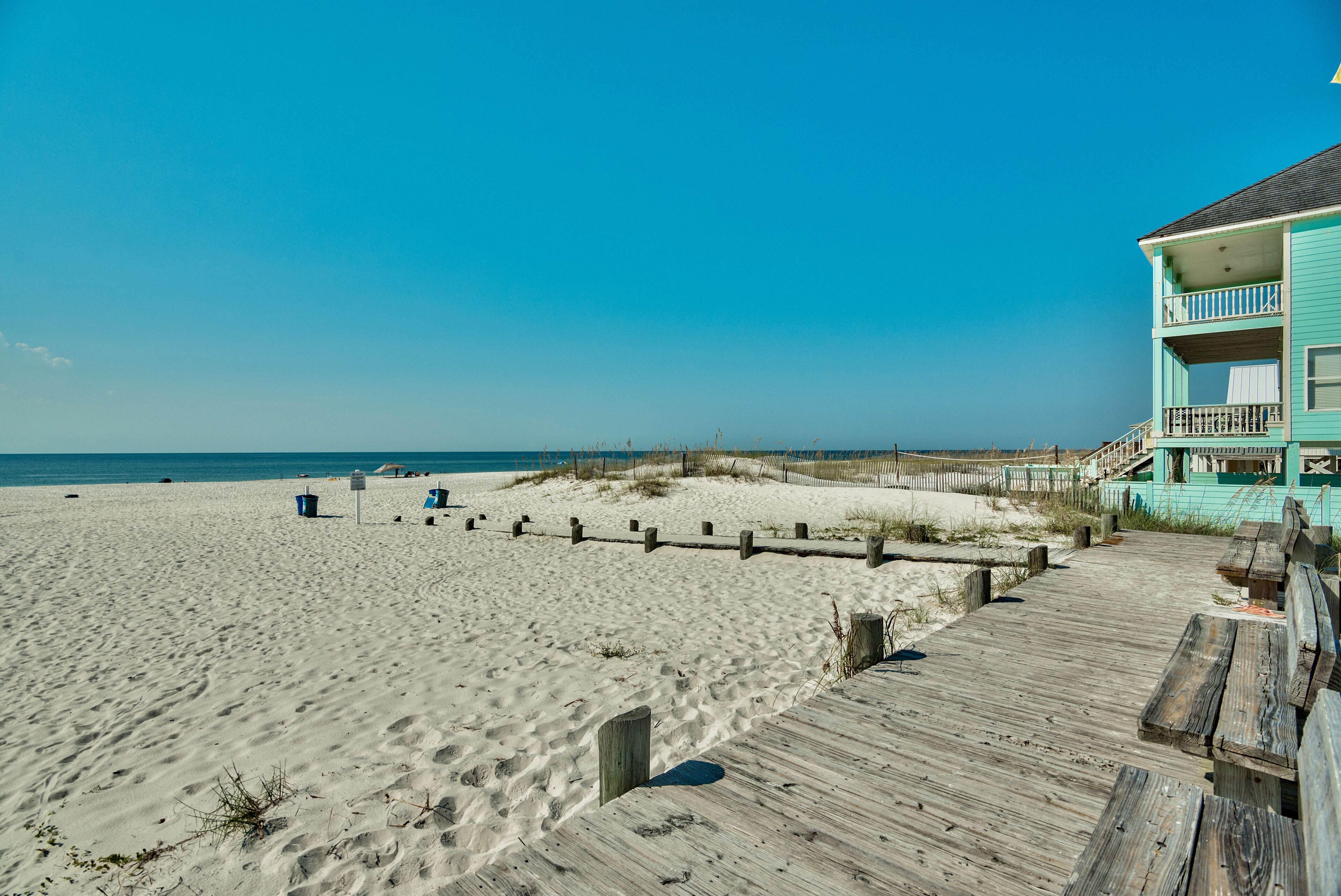 بالقرب من الشاطئ