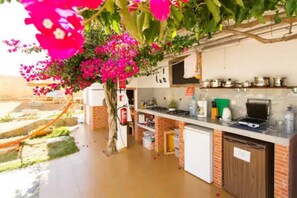 Réfrigérateur, cafetière/bouilloire